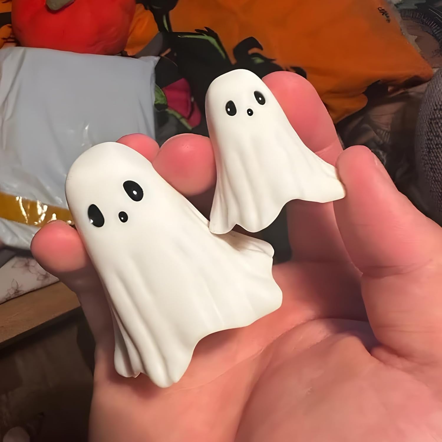 Halloween Ghost Figurine - Resin Ghost Statue, Spooky Decor for Desk, Porch, Bathroom 
